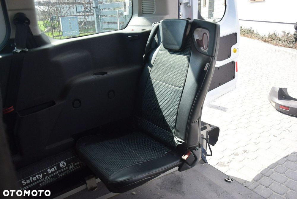 Ford Tourneo Connect Grand - 24