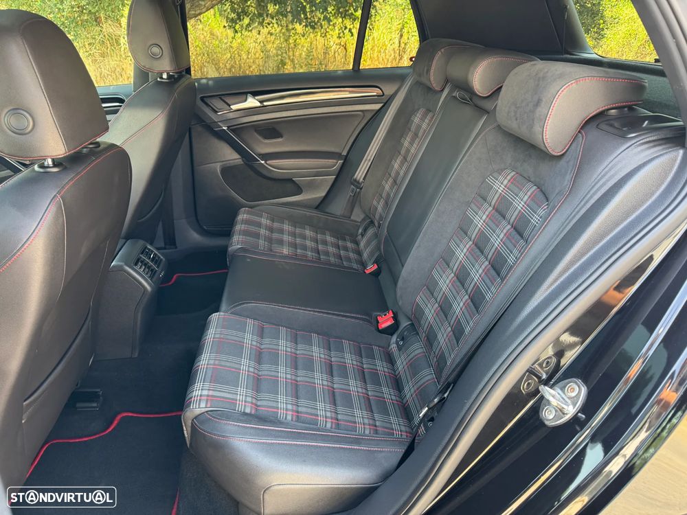 VW Golf - 30
