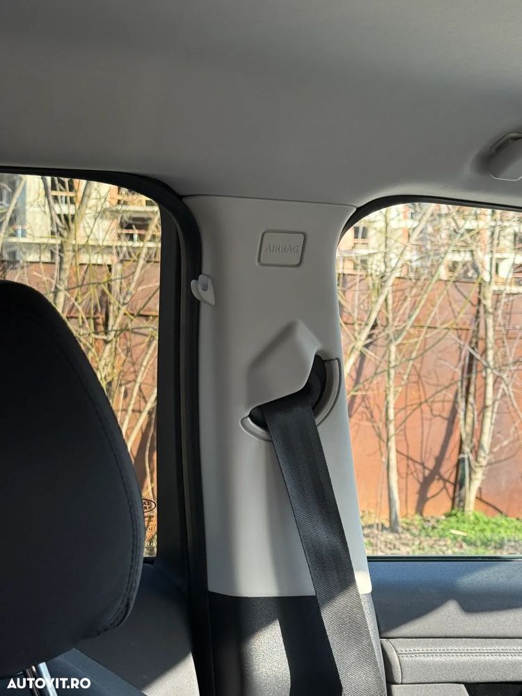 Land Rover Discovery Sport - 23