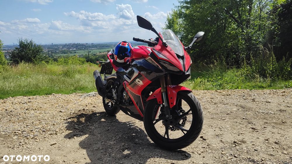 QJMOTOR SRK 125R - 1