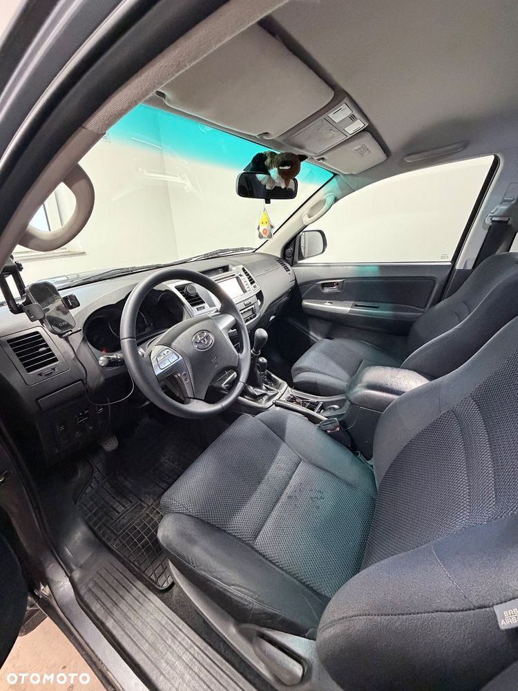 Toyota Hilux 2.5 D-4D SR - 5