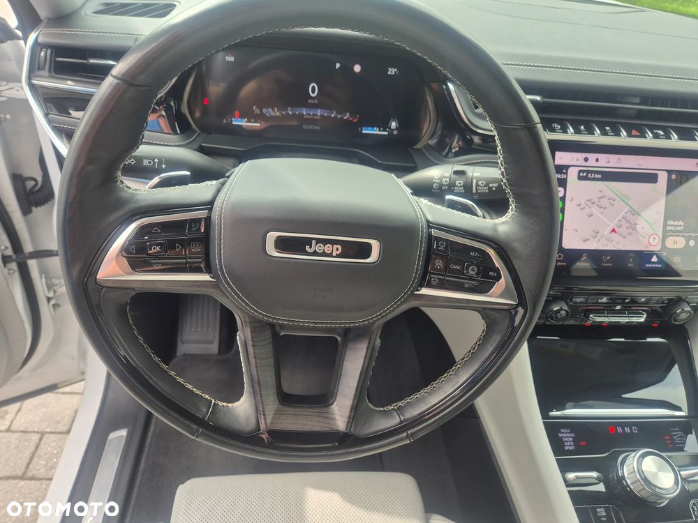 Jeep Grand Cherokee - 24