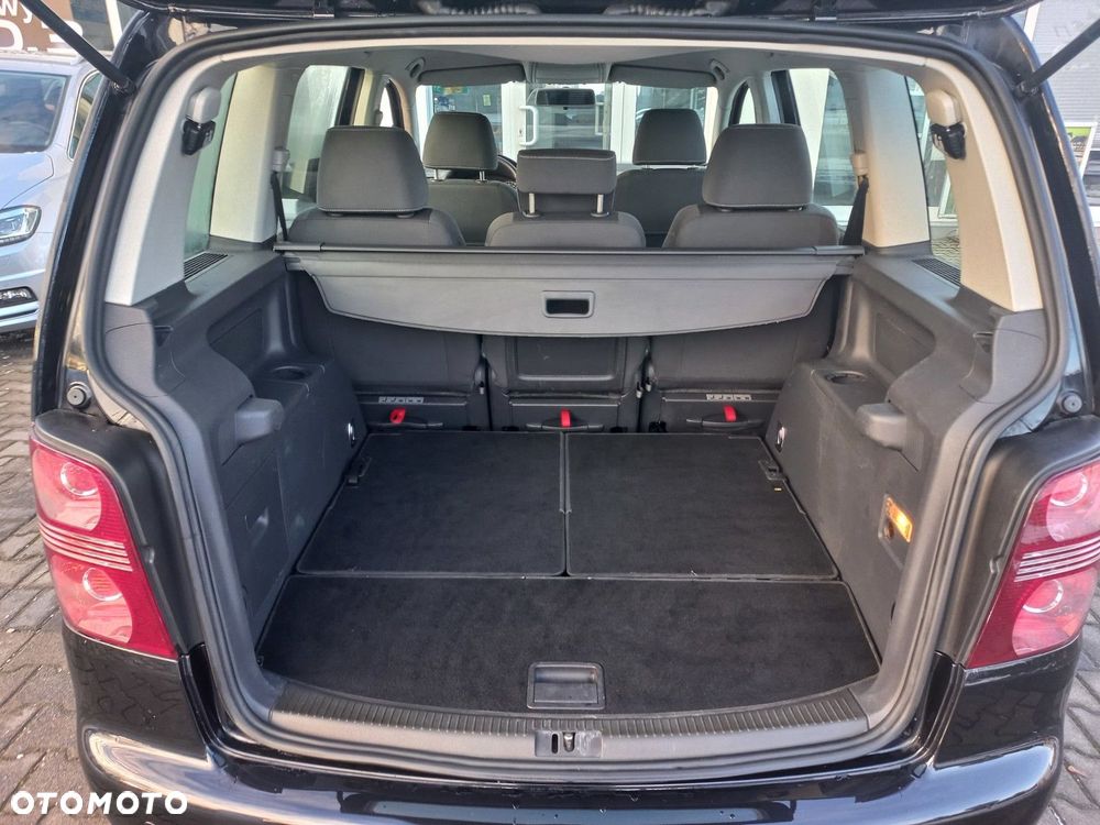 Volkswagen Touran - 24