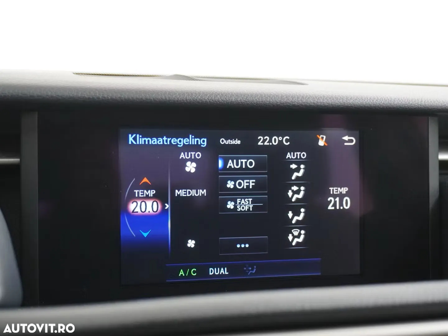 Lexus Seria IS 300h - 24