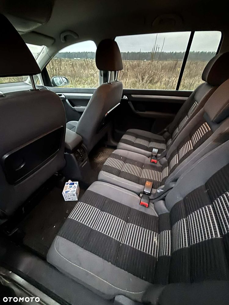 Volkswagen Touran 1.4 TSI Conceptline DSG - 10