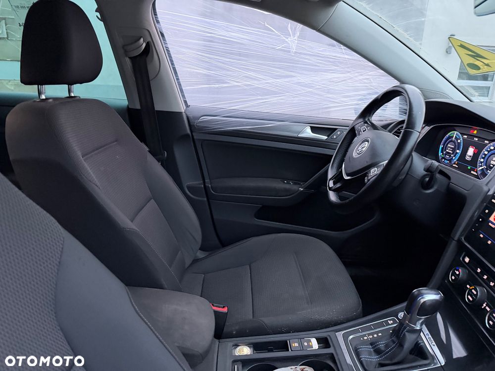 Volkswagen Golf e-Golf - 27