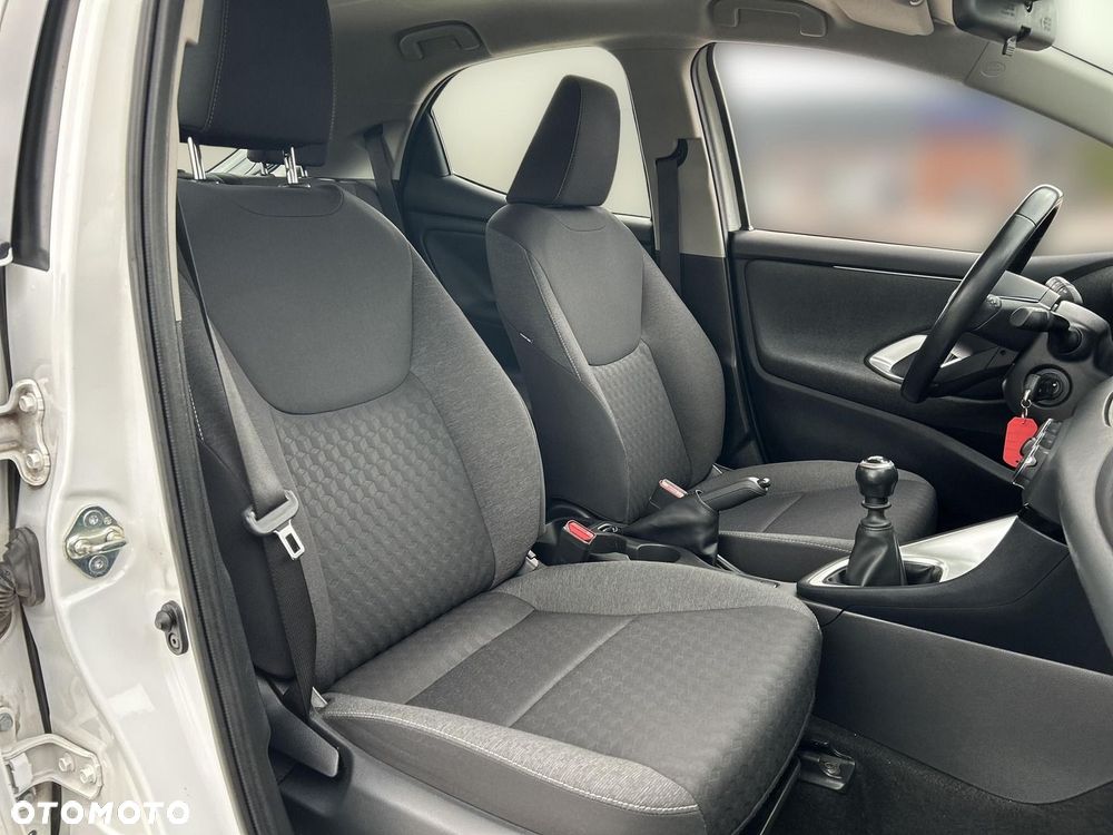 Toyota Yaris - 10