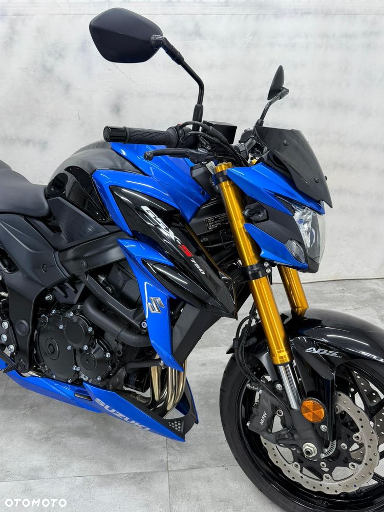 Suzuki GSX - 12