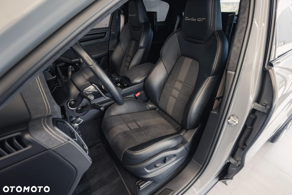 Porsche Cayenne Turbo GT - 13