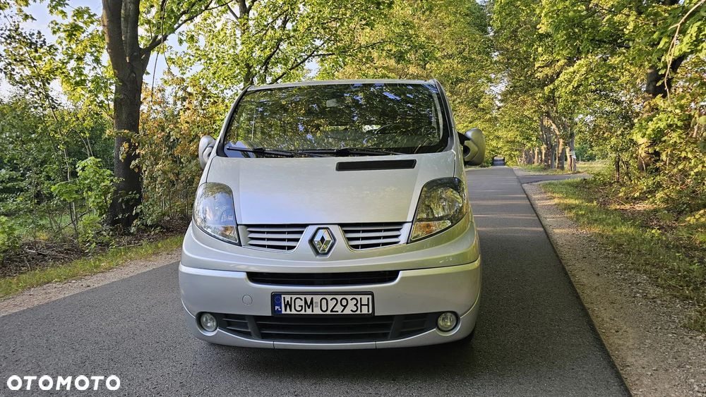 Renault Trafic Grand Passenger Black Edition - 9