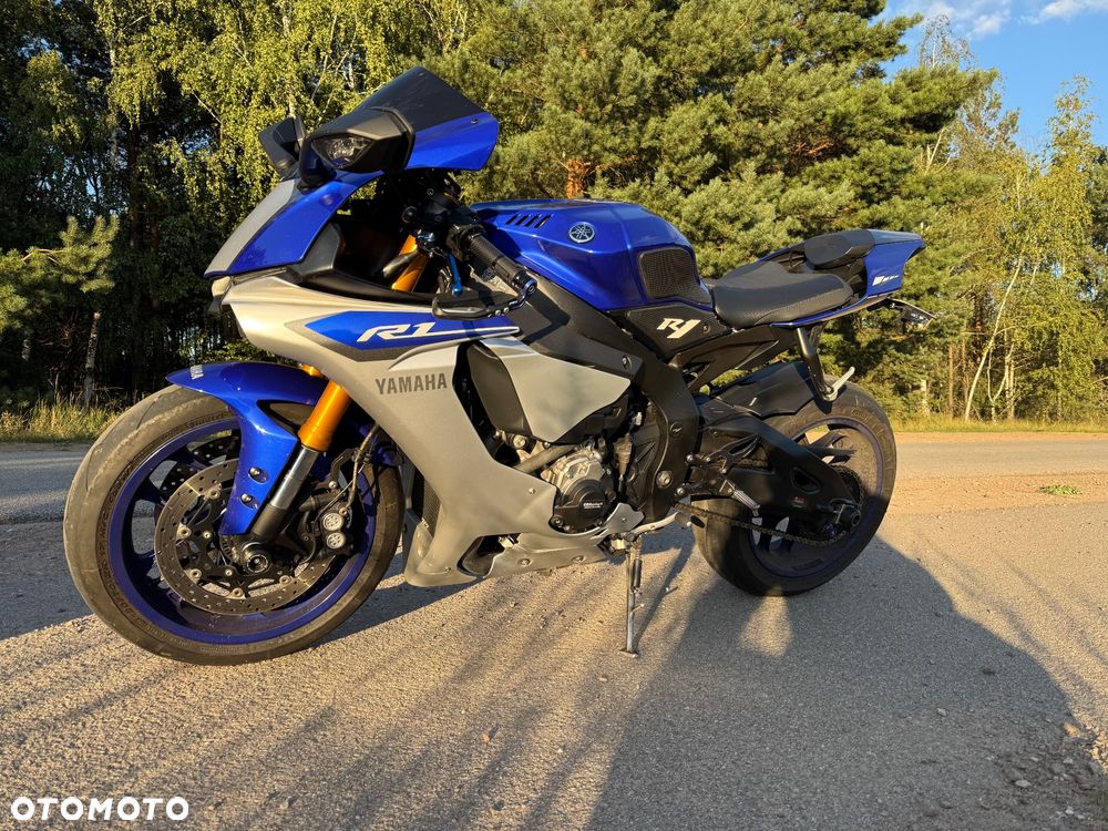 Yamaha R1 - 4