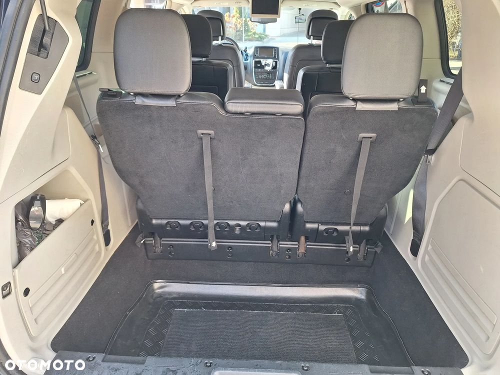 Chrysler Town & Country - 24
