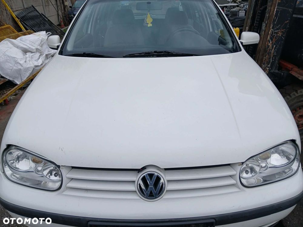 Volkswagen Golf IV Maska kolor biały - 1