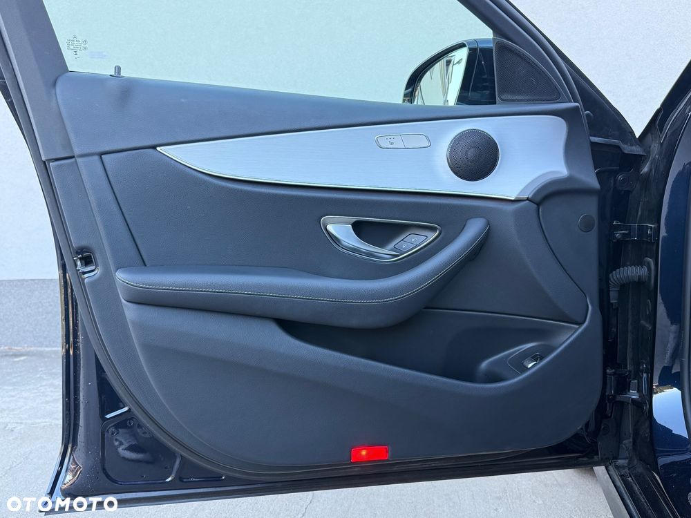 Mercedes-Benz Klasa E 220 d 4-Matic AMG/Avantgarde - 26
