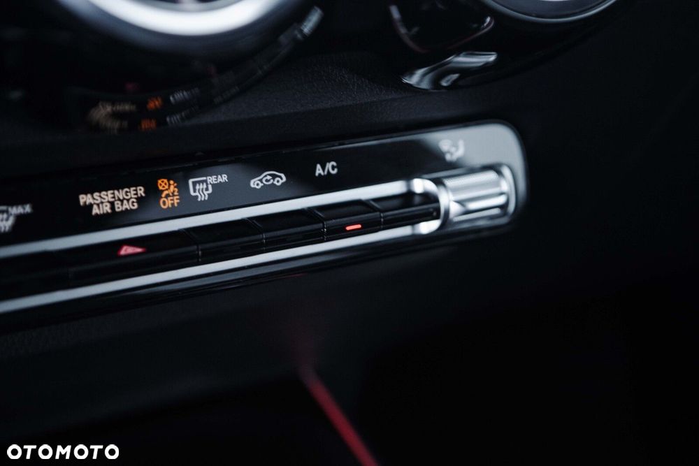 Mercedes-Benz GLB 200 d 4-Matic AMG Line 8G-DCT - 30