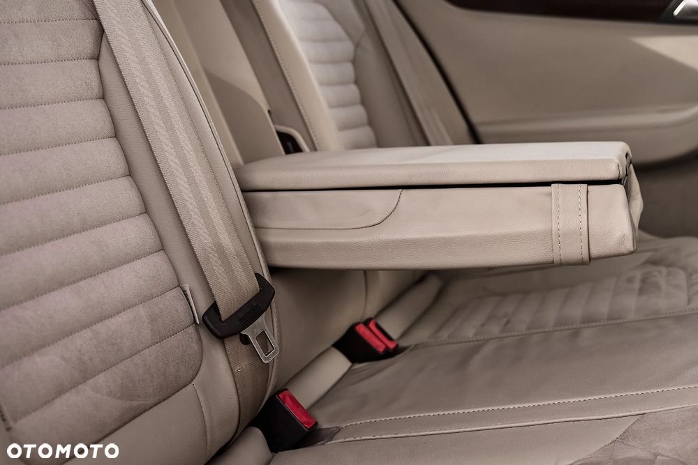 Volkswagen Passat 2.0 TDI 4Mot Highline DSG - 26