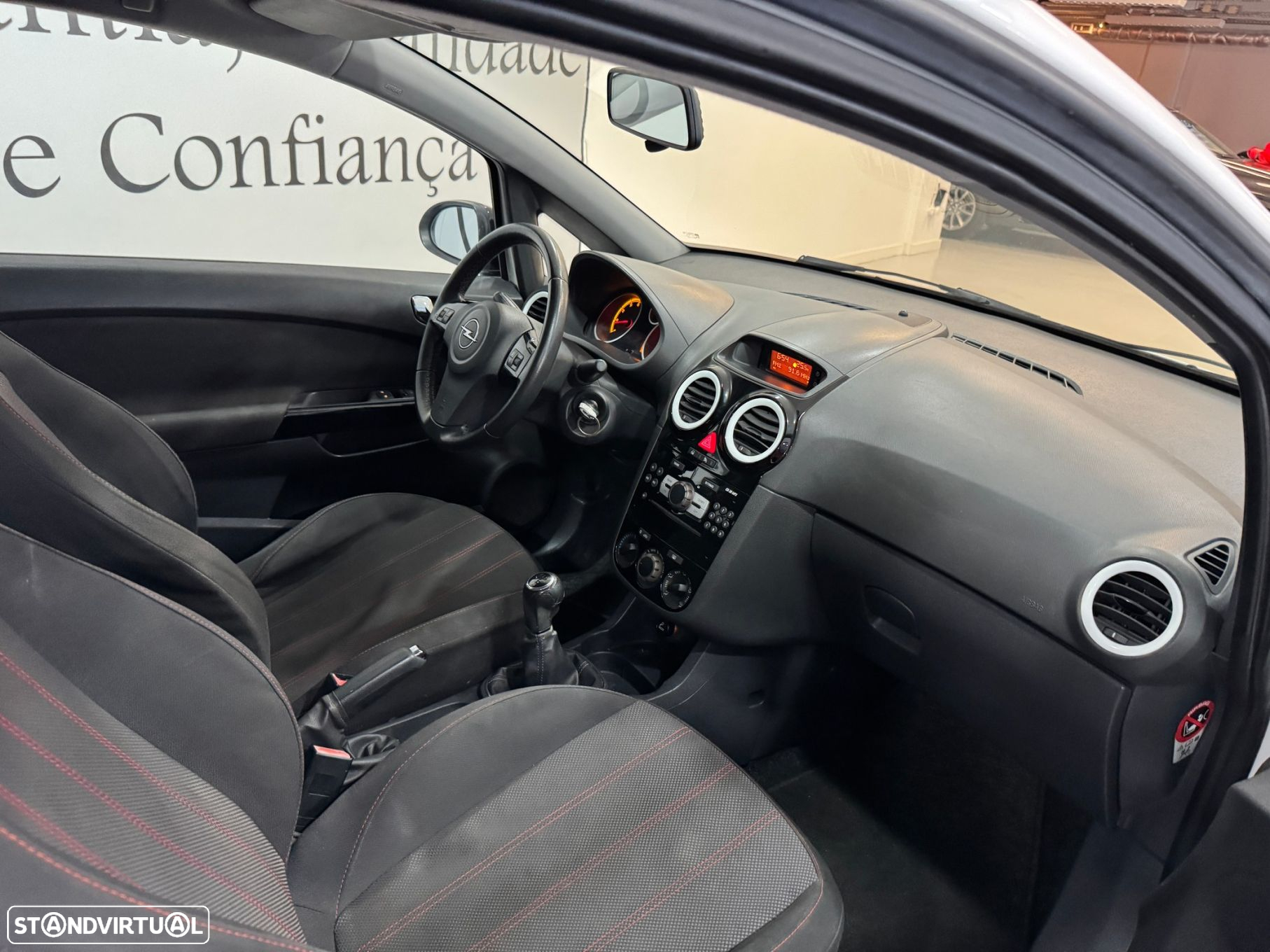 Opel Corsa 1.2 Black Edition - 30