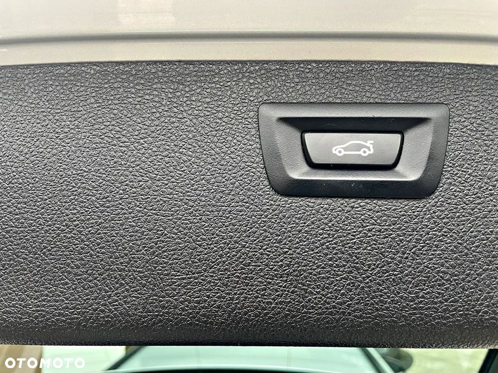 BMW Seria 3 320d Edition M Sport Shadow - 30