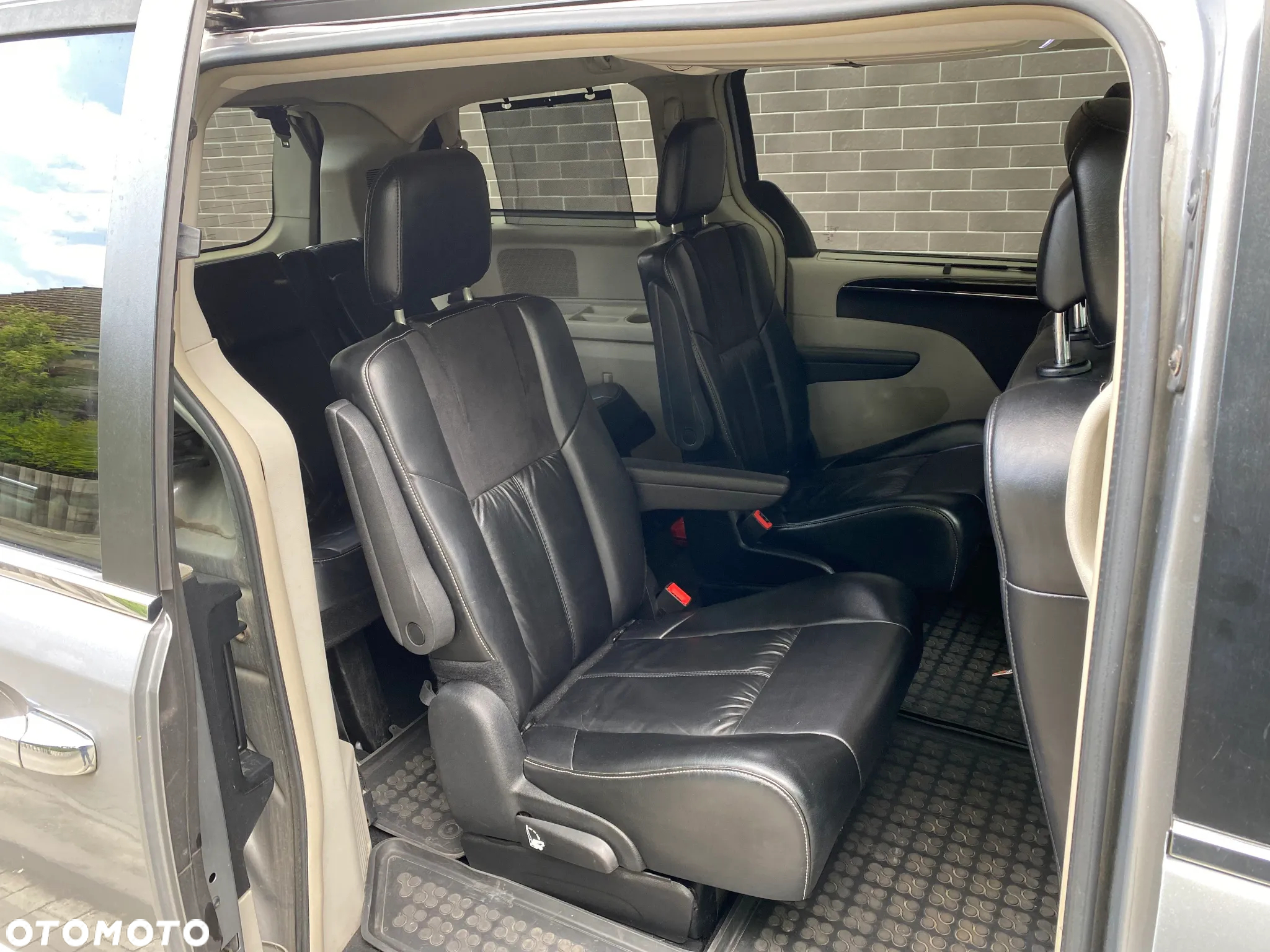 Chrysler Town & Country 3.6 Limited - 30
