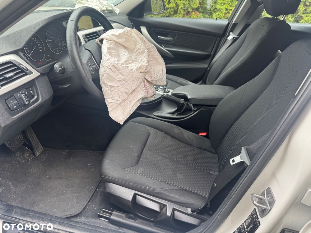BMW Seria 3 318d Sport Line - 12