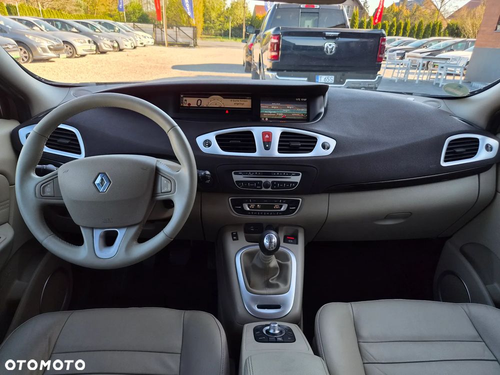 Renault Grand Scenic - 26