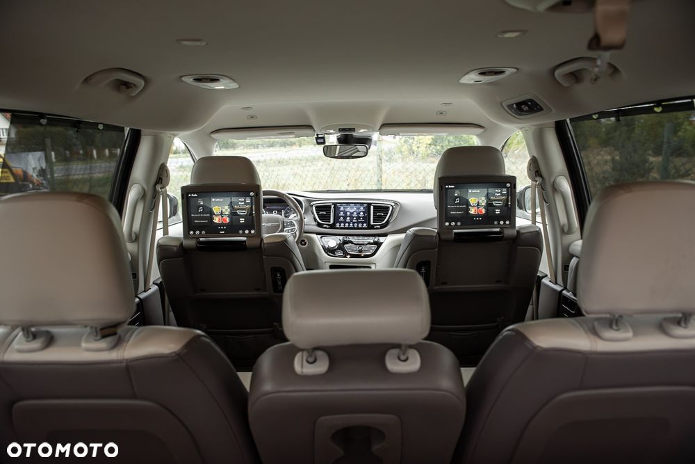 Chrysler Pacifica - 29