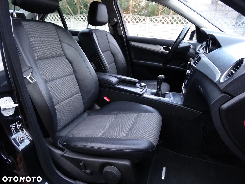 Mercedes-Benz Klasa C 180 Kompressor BlueEFFICIENCY Avantgarde - 17