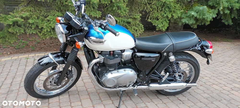 Triumph Bonneville - 6
