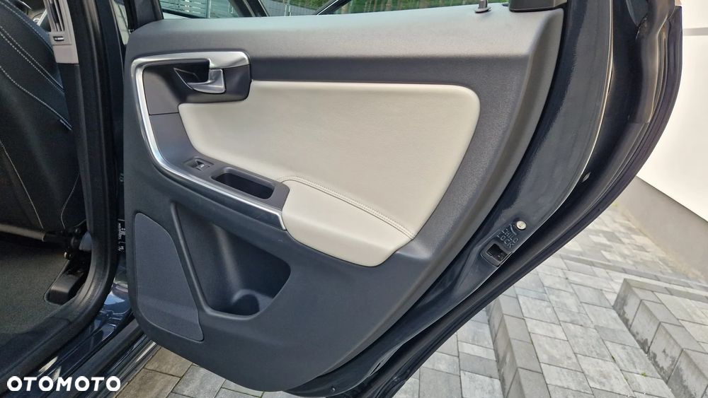 Volvo XC 60 D5 AWD Summum - 36