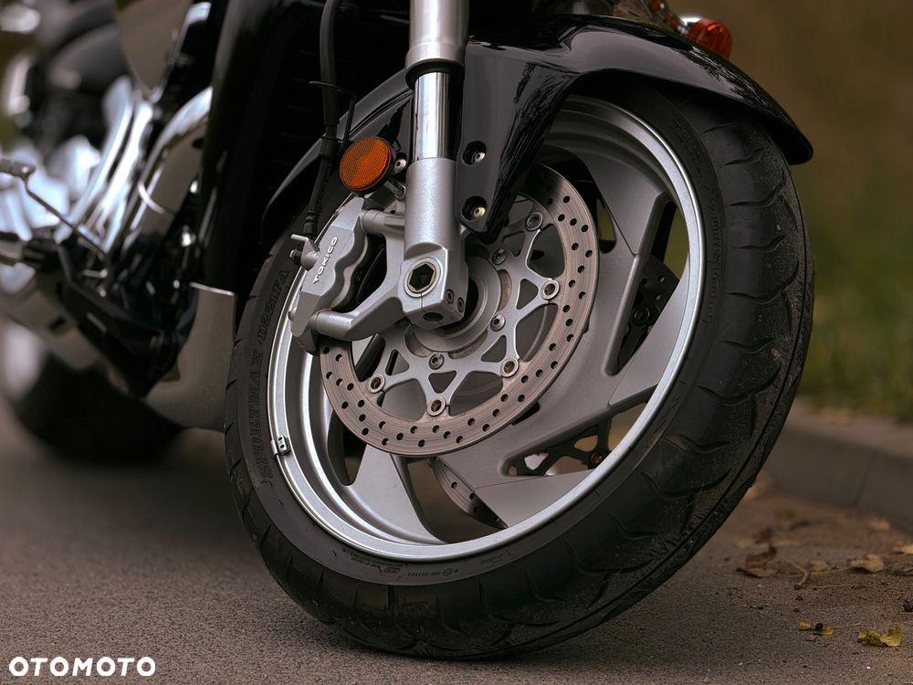 Suzuki Boulevard - 10
