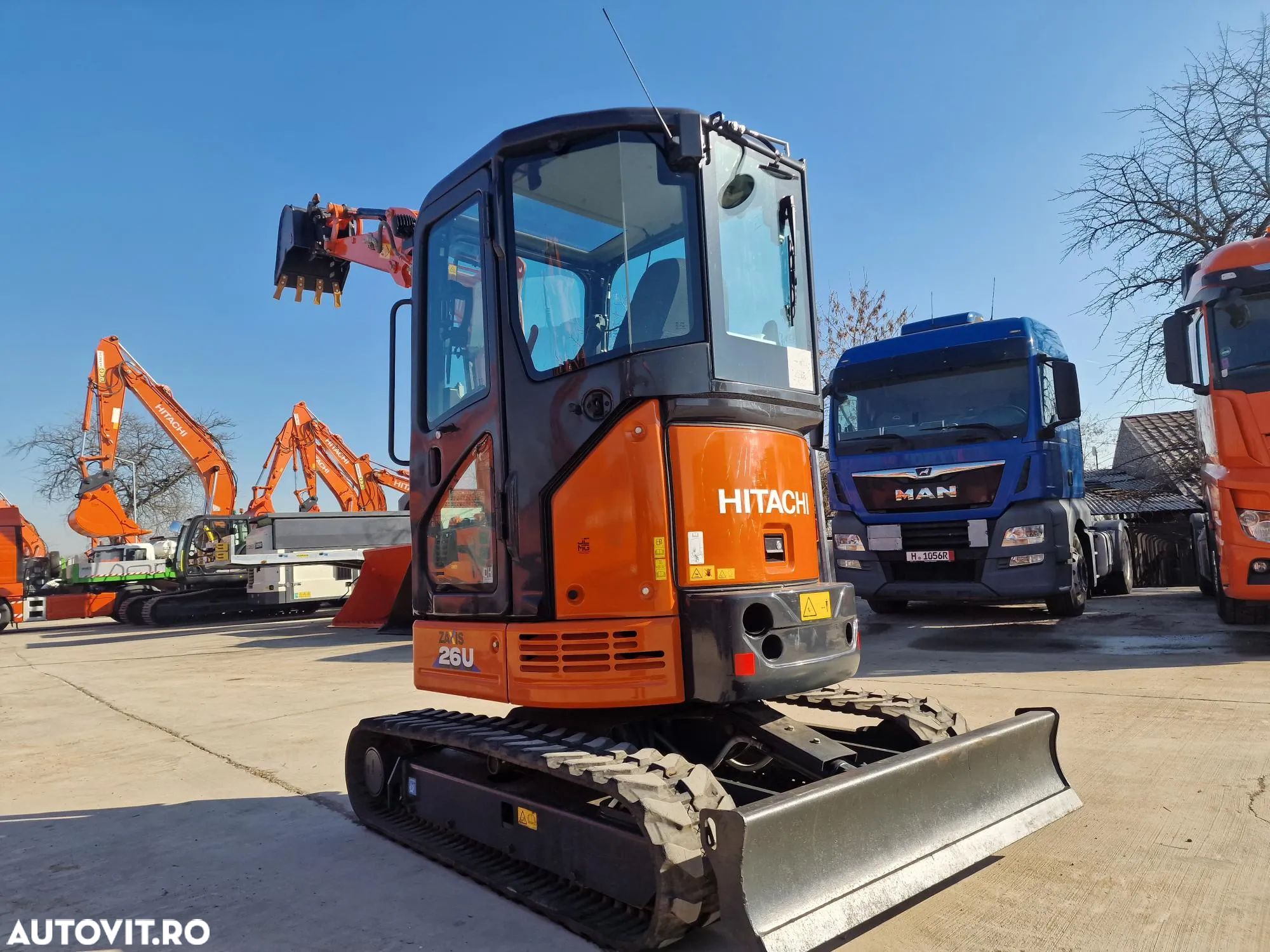 Utilizat Hitachi ZX26U-6, 2,7tone, cupla rapida+2 cupe excav Utilizat Hitachi ZX26U-6, 2,7tone, cupla rapida+2 cupe excav