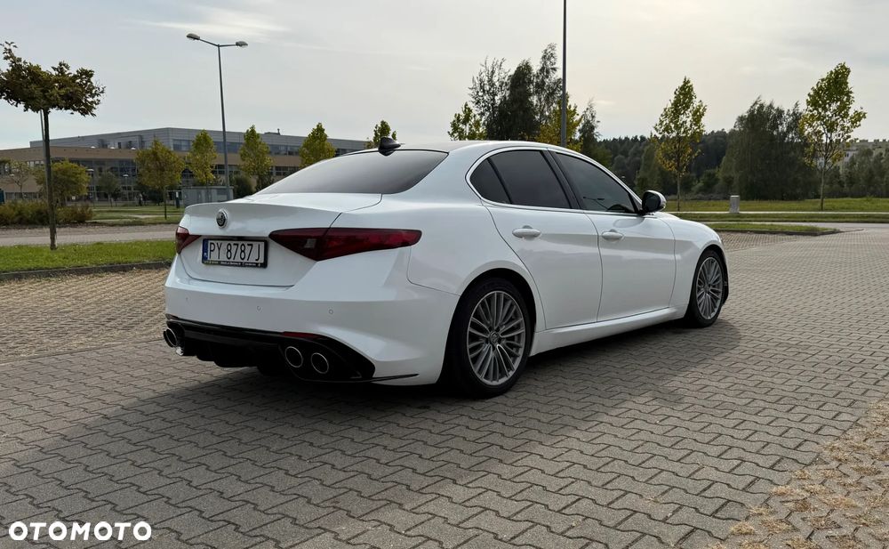 Alfa Romeo Giulia 2.0 Turbo 16V AT8 Veloce - 19