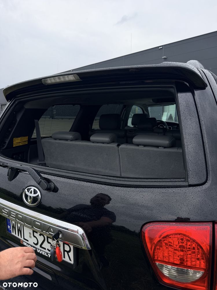 Toyota Sequoia - 6