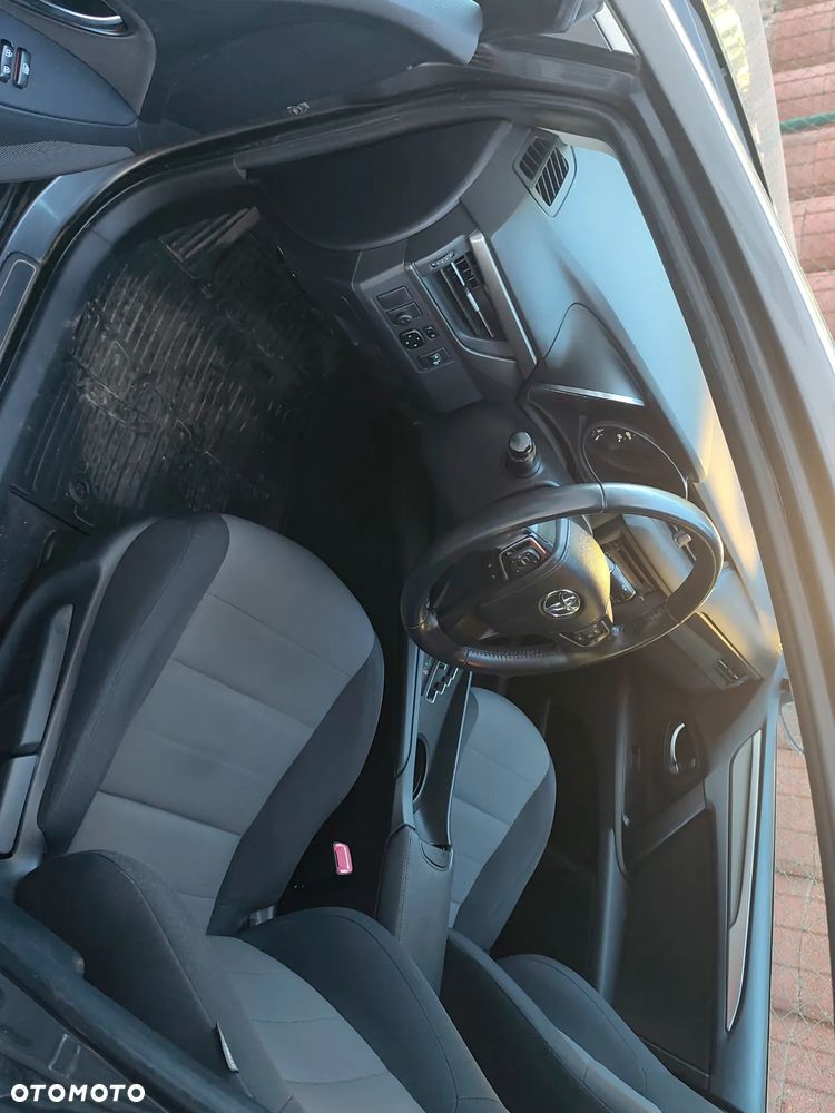 Toyota Avensis 1.8 Active MS - 12