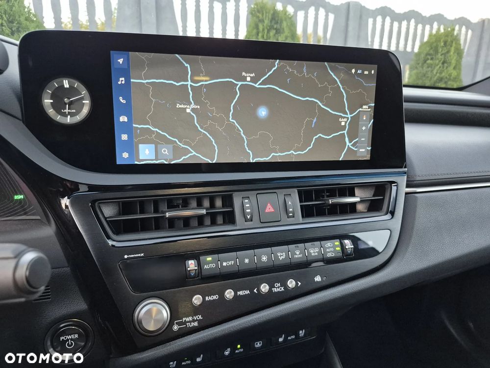 Lexus ES 300h Prestige - 17