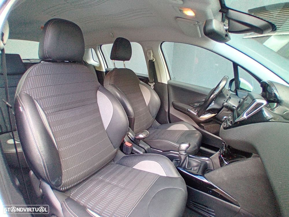Peugeot 2008 1.2 PureTech Allure - 9