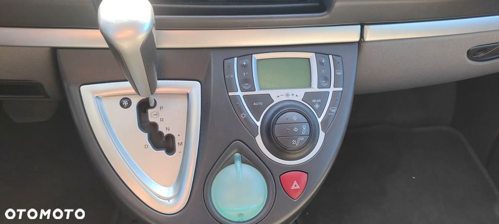 Peugeot 807 V6 205 Platinum Pullmann - 27