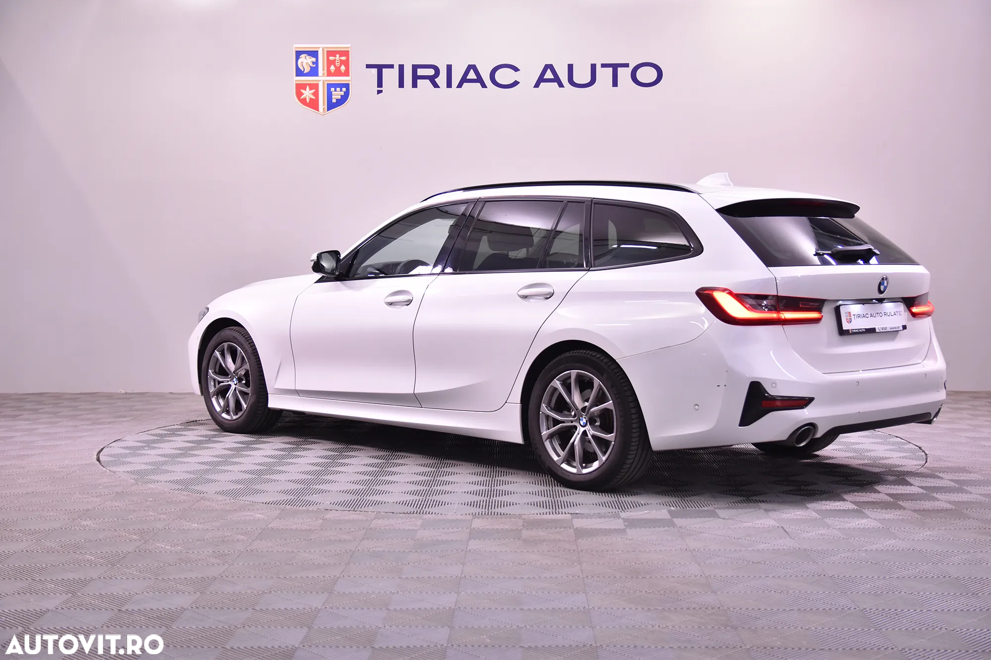 BMW Seria 3 320i Touring Aut. - 3