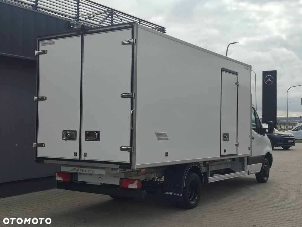 Mercedes-Benz Sprinter - 8