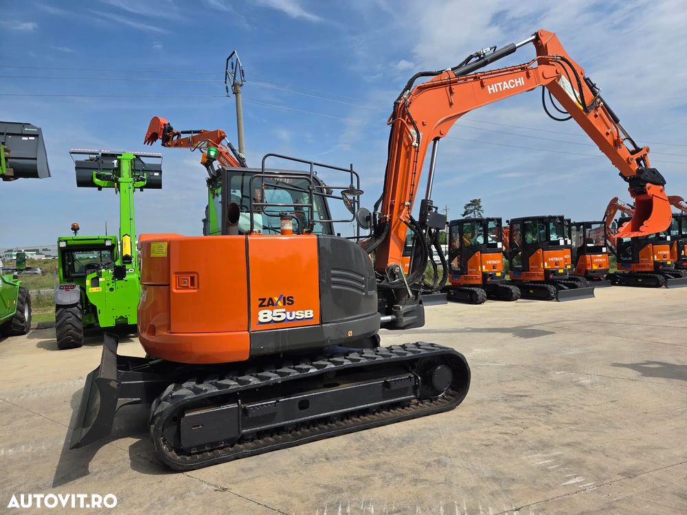 Hitachi ZX85, 2022, 2.734, CUPLA RAPIDA HIDR+3 CUPE NOI, lama nivelare, inst picon pe brate, camera spate, senile cauciuc 80% ok, aer cond, ad sapare 6m, latime 2,2m, ridica 4t cu sistem antirasturnare, STARE FOARTE BUNA, leasing 4 ani, PROMOTIE 62.900Eur - 3