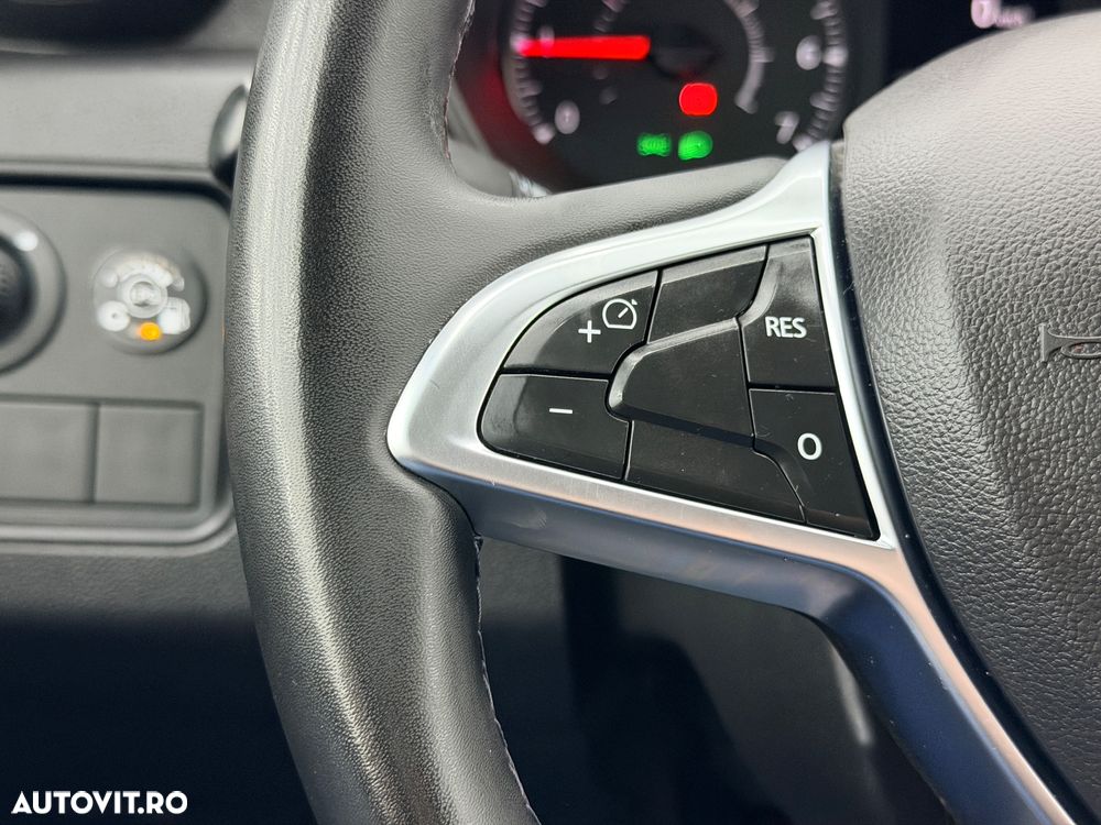 Dacia Duster TCe 100 Essential - 28