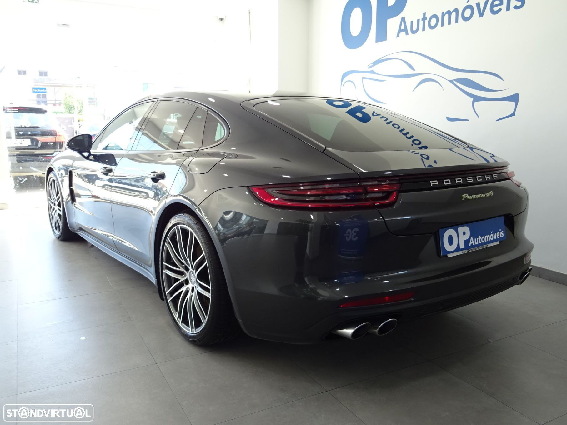 Porsche Panamera 4 E-Hybrid Executive - 4