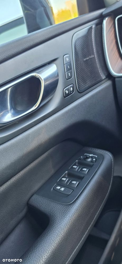 Volvo XC 60 T5 AWD Momentum - 32