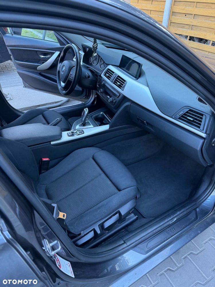 BMW Seria 3 320i xDrive - 8
