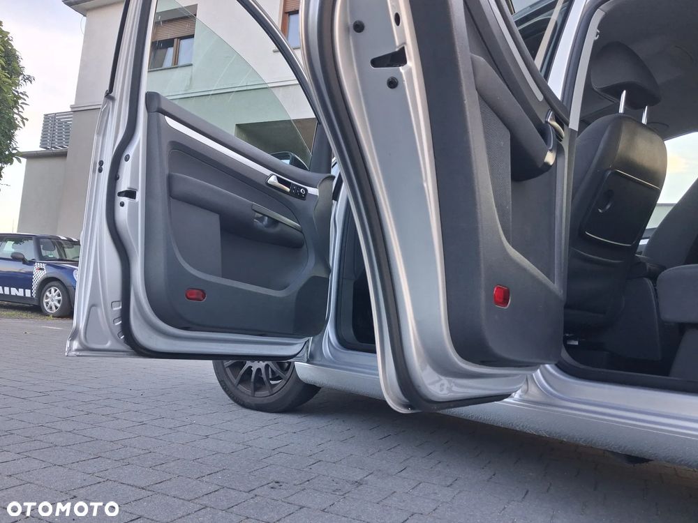 Volkswagen Touran 1.2 TSI STYLE - 18