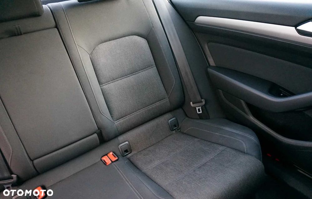 Volkswagen Passat - 7