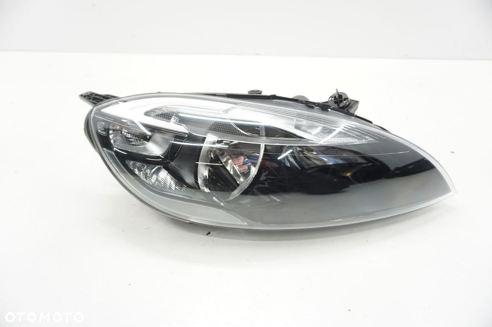 VOLVO V40 II LAMPA PRAWY PRZÓD ANGLIK 31283329 - 1