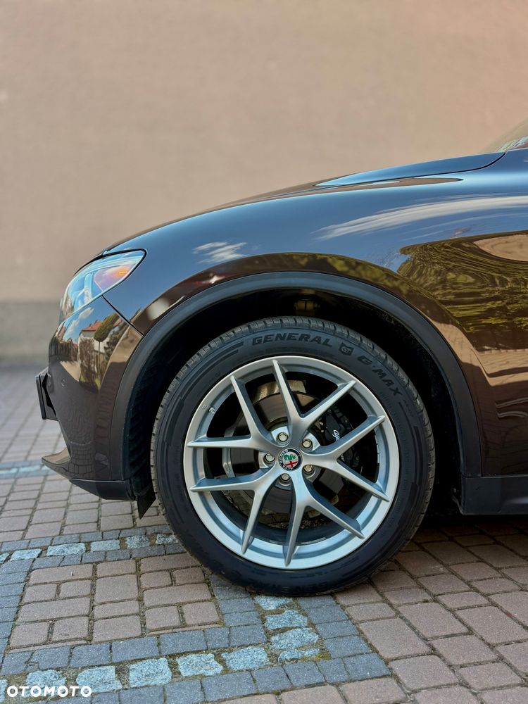 Alfa Romeo Stelvio 2.0 Turbo 16V AT8-Q4 Ti - 36