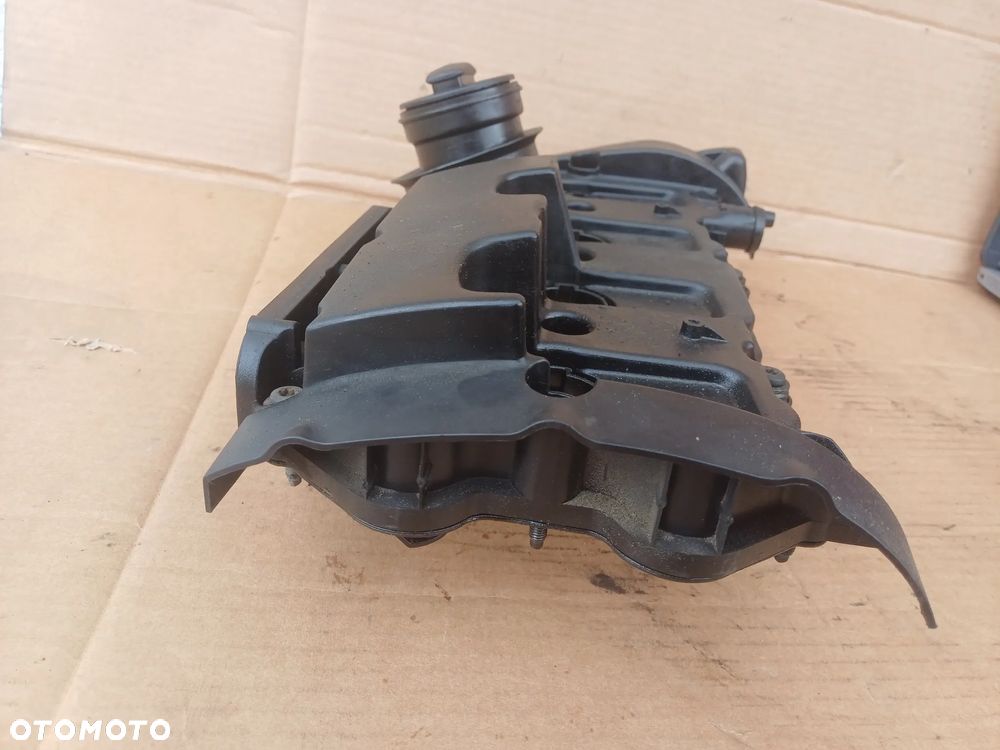 Pokrywa zaworów Audi A3 8P 2.0 tfsi AXX - 7