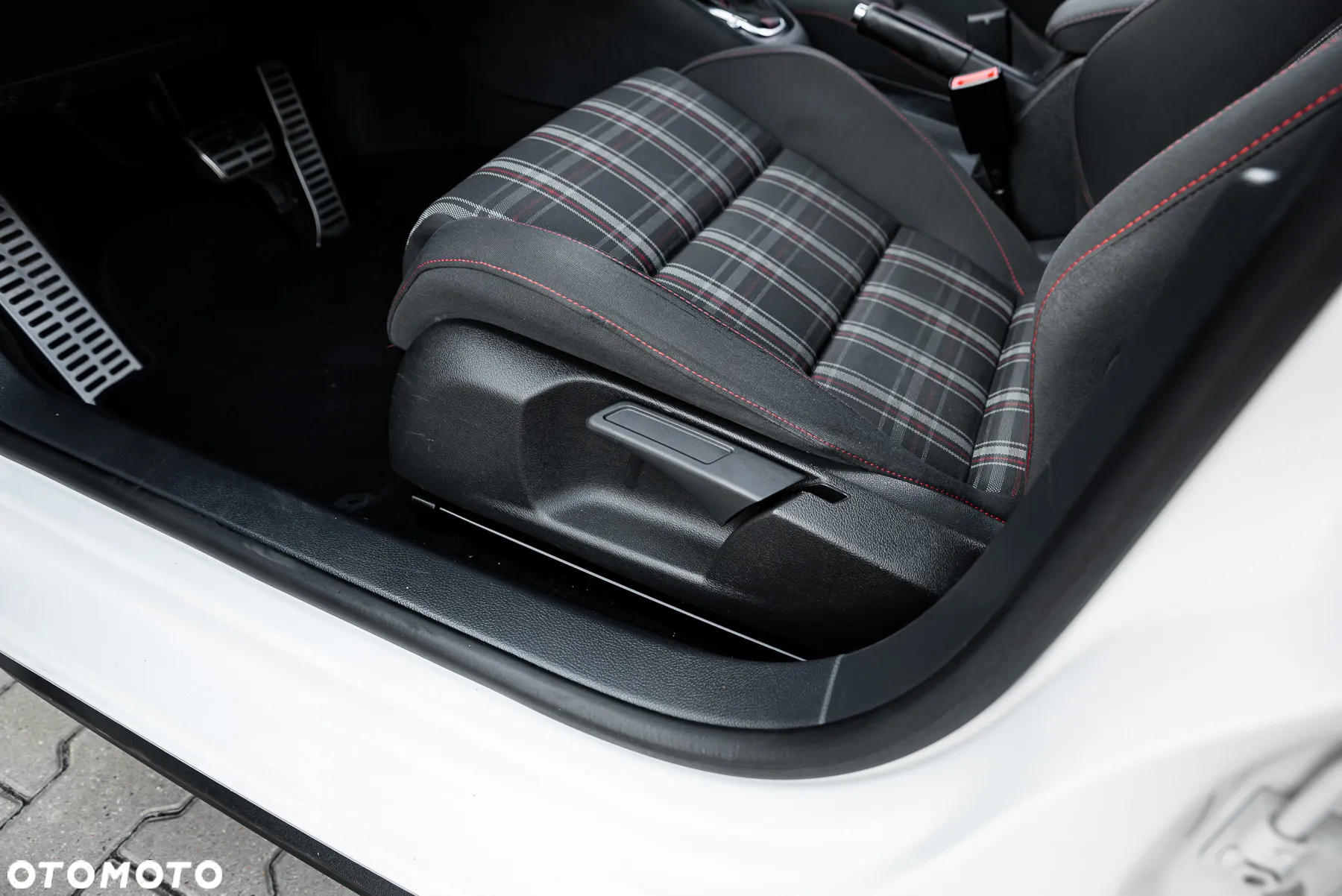 Volkswagen Golf 2.0 GTI DSG - 18